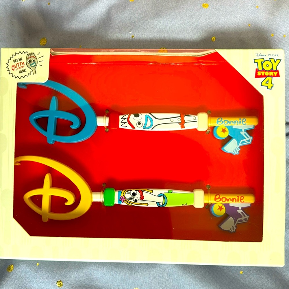 Disney Forky and Karen Beverly Collectible Key Set Toy Story 4.